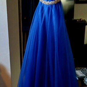 Le Femme sz.00 Blue prom/party/special event gown